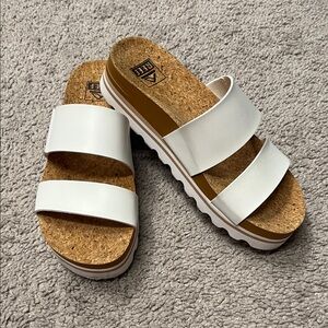 Reef Cushion Vista Hi Slide Sandal in Cloud